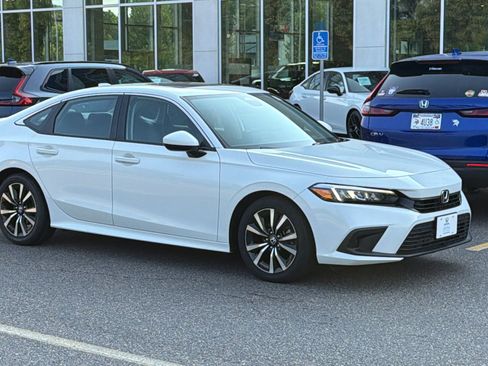 Certified 2024 Honda Civic EX image 1