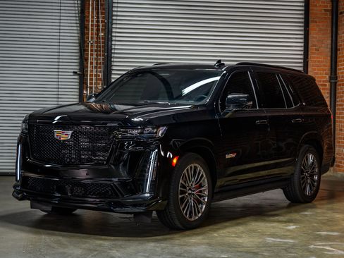 Used 2024 Cadillac Escalade V w/ LPO, Floor Liner Package image 11