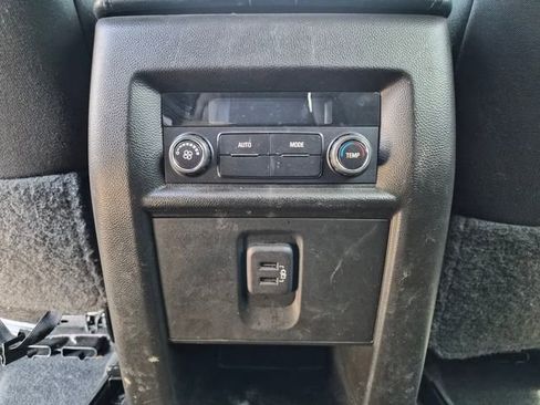 Used 2023 Chevrolet Traverse LT FWD image 38