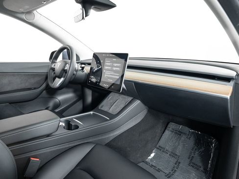 Used 2022 Tesla Model Y Performance image 26