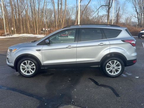 Used 2018 Ford Escape SE image 2
