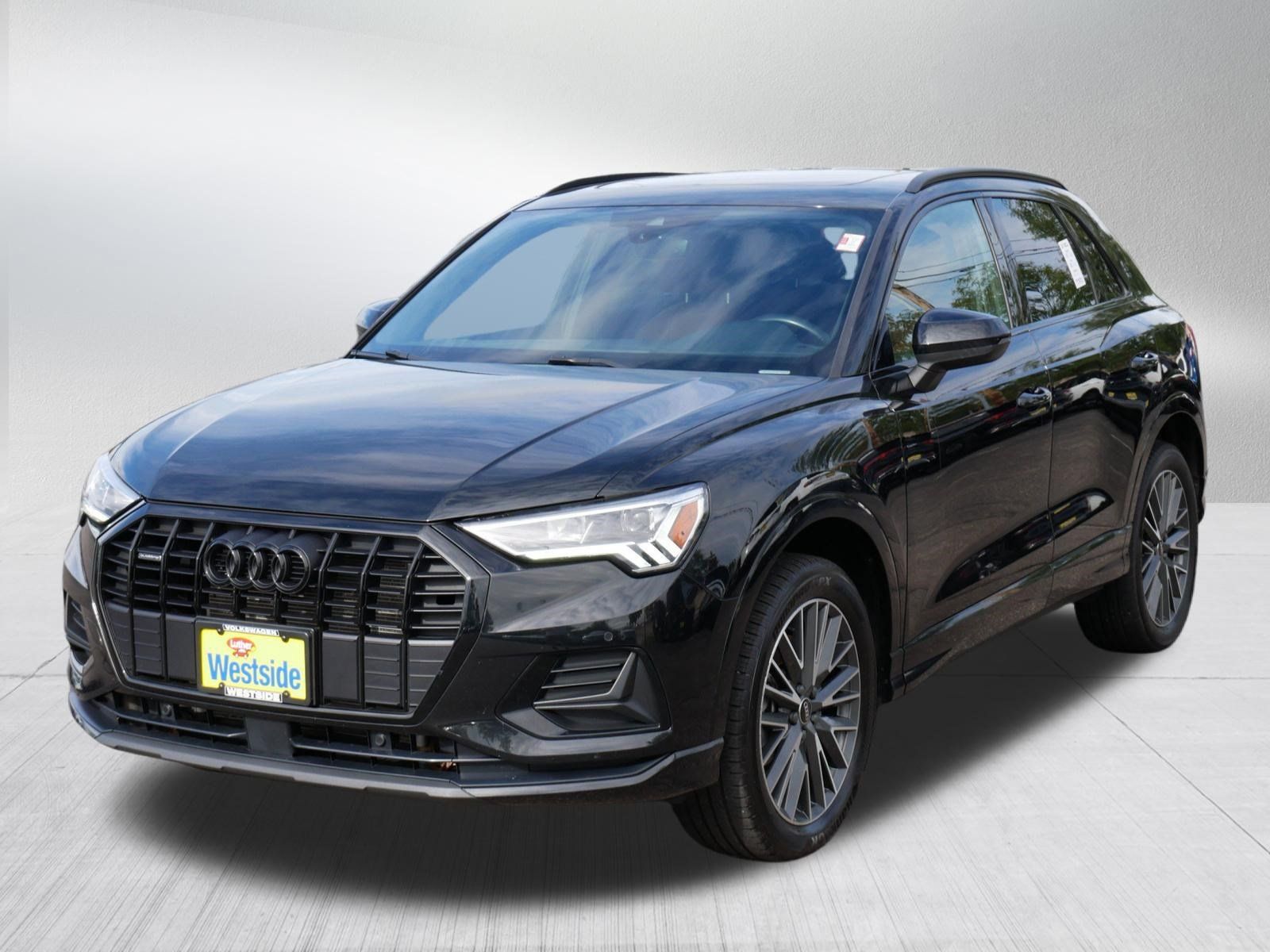 Used 2023 Audi Q3 2.0T Premium w/ Convenience Package AWD/4WD image 4