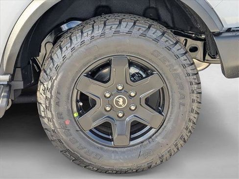 New 2025 Ford Bronco Outer Banks w/ Black Appearance Package image 9