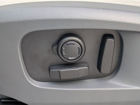 New 2026 Land Rover Defender 110 X-Dynamic SE image 21