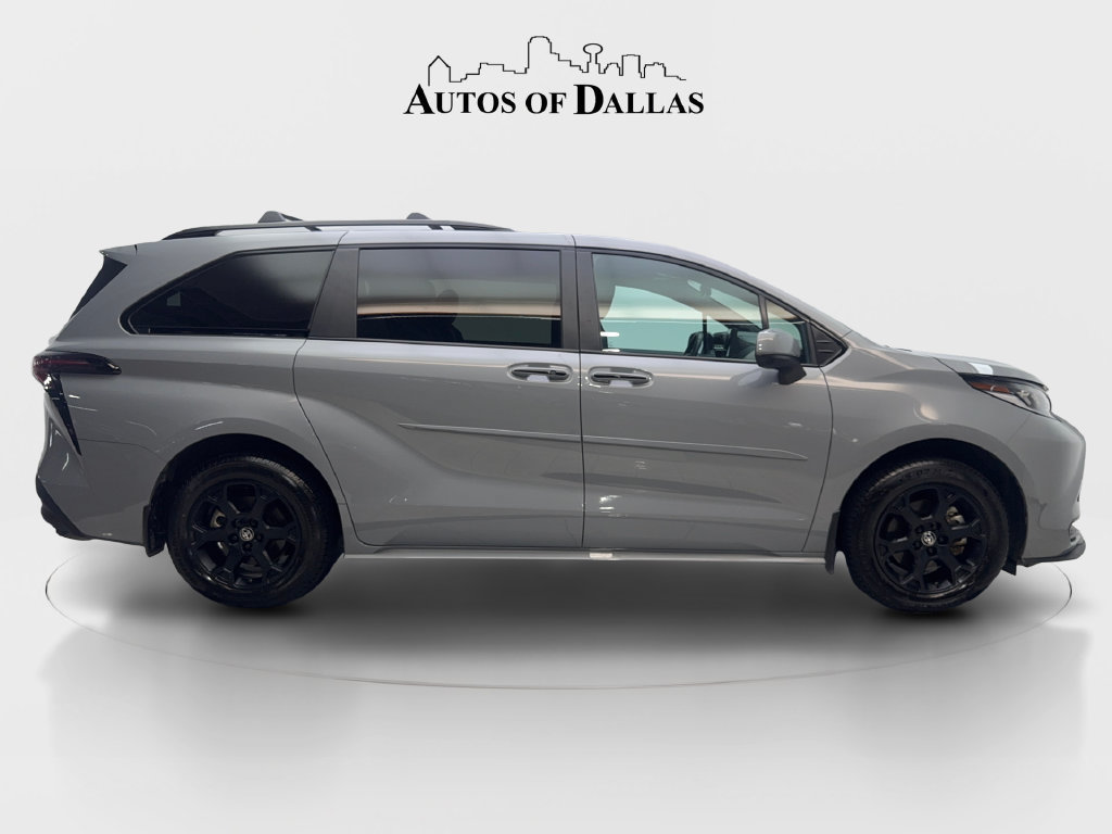 Used 2025 Toyota Sienna XLE Woodland Edition AWD/4WD image 11