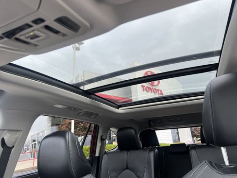 Used 2023 Toyota Highlander Platinum image 36