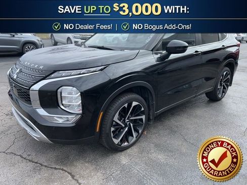 Used 2023 Mitsubishi Outlander SE image 1