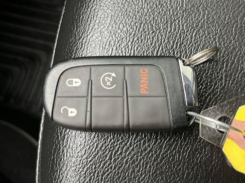 Used 2020 Jeep Compass Latitude w/ Cold Weather Group AWD/4WD image 23