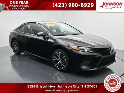 Used 2020 Toyota Camry SE w/ Audio Package FWD image 1