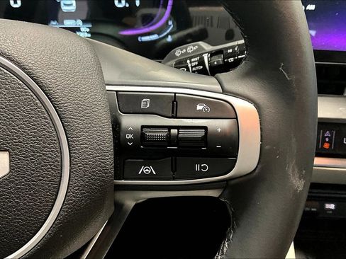 Used 2025 Kia Sportage EX FWD image 25