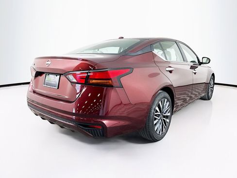 Used 2025 Nissan Altima 2.5 SV FWD image 9