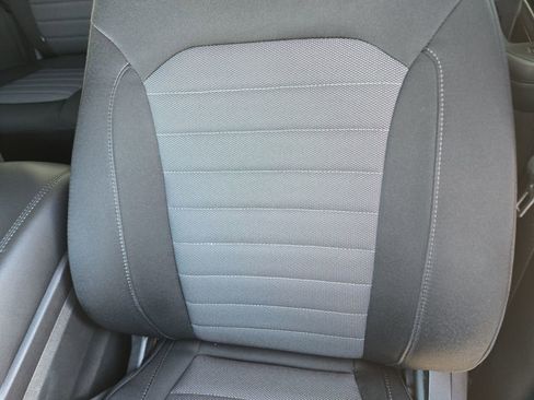 Used 2022 Ford Edge SE w/ Black Appearance Package image 17