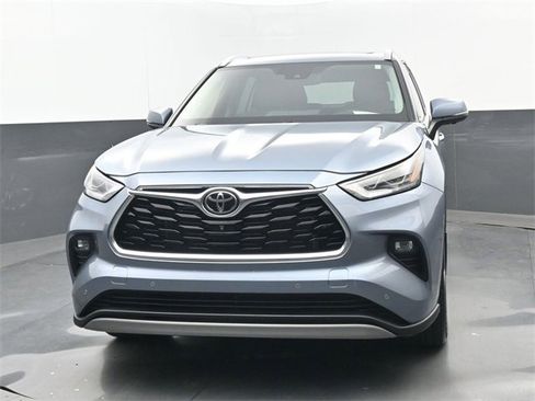 Used 2024 Toyota Highlander Platinum image 22