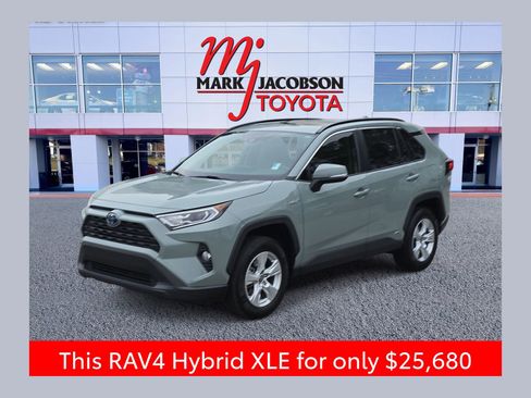 Used 2021 Toyota RAV4 XLE image 1