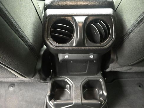Used 2022 Jeep Wrangler Unlimited Sport image 29