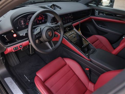 New 2025 Porsche Panamera 4 image 4