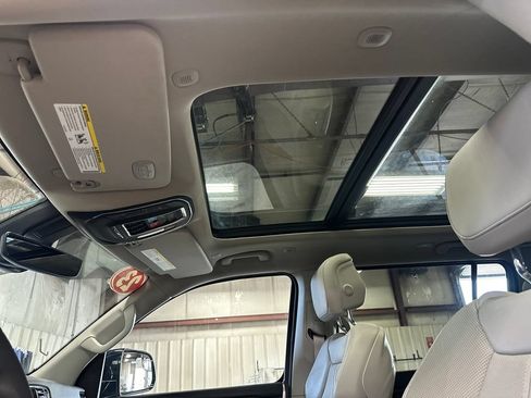 Used 2023 Jeep Wagoneer Series III w/ Premium Group I AWD/4WD image 13