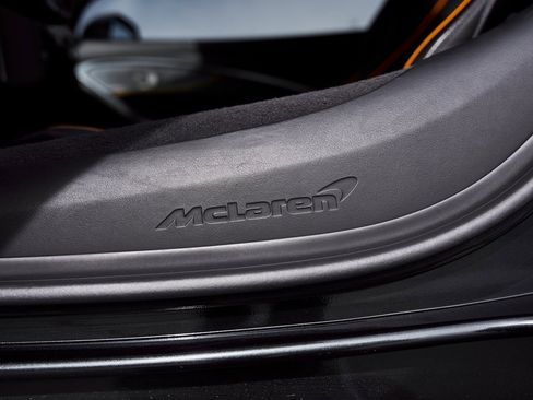 Used 2023 McLaren Artura image 34