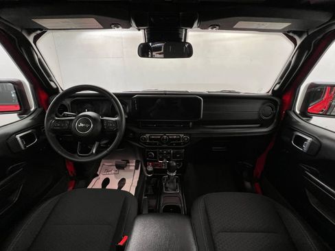 Used 2024 Jeep Wrangler Unlimited Rubicon 4xe image 9