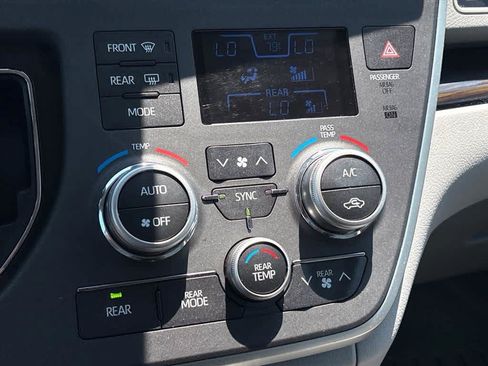 Used 2020 Toyota Sienna XLE w/ XLE Navigation Package FWD image 15