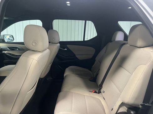 Used 2022 Chevrolet Traverse LS image 6