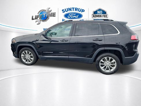 Used 2019 Jeep Cherokee Latitude Plus w/ Comfort/Convenience Group FWD image 2