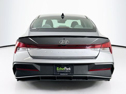 Used 2025 Hyundai Elantra SEL FWD image 7