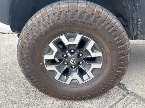Used 2023 Toyota Tacoma TRD Off-Road AWD/4WD image 12