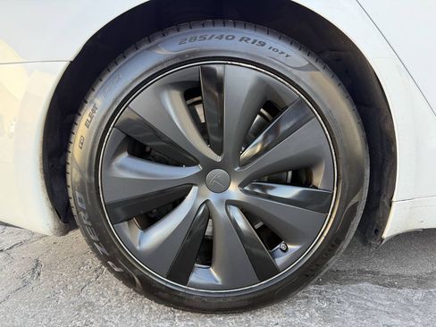 Used 2022 Tesla Model S AWD/4WD image 38