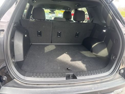 Used 2025 GMC Terrain Elevation image 40