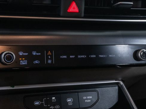 Used 2025 Kia Carnival FWD image 22