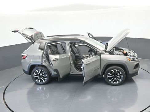 Certified 2022 Jeep Compass Limited image 8