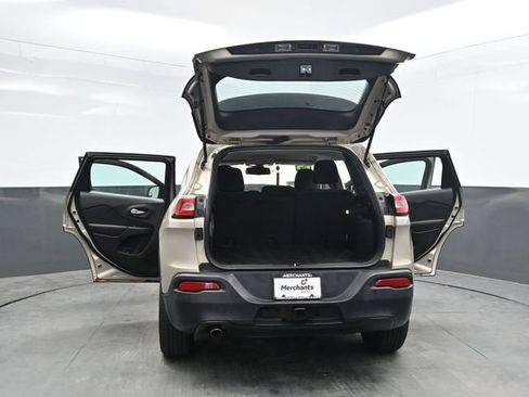 Used 2015 Jeep Cherokee Sport w/ Cold Weather Group AWD/4WD image 47