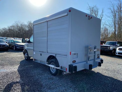 Used 2017 Chevrolet Express 3500 image 8