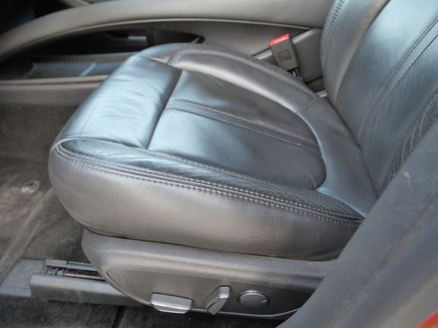 Used 2014 Lincoln MKZ image 19