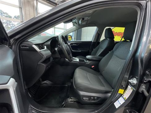 Used 2021 Toyota RAV4 XLE image 11