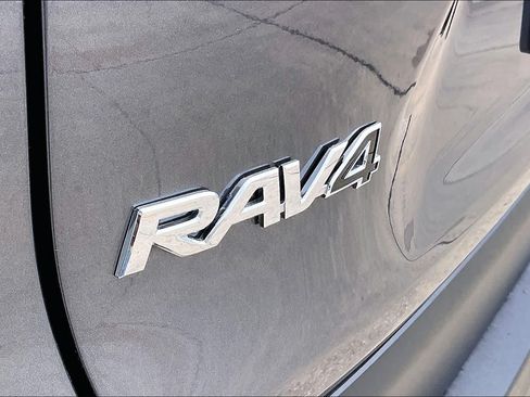 Used 2025 Toyota RAV4 XLE FWD image 10