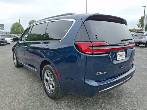 Used 2022 Chrysler Pacifica Limited w/ Uconnect Theater Family Group AWD/4WD image 8