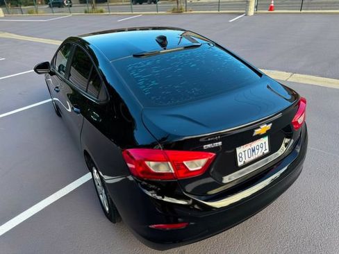 Used 2017 Chevrolet Cruze LS FWD image 28