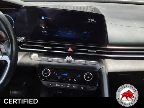 Used 2022 Hyundai Elantra Limited w/ Preferred Accessory Package FWD image 19