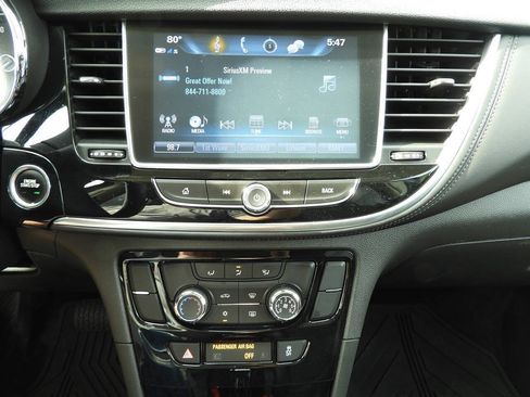 Used 2021 Buick Encore Preferred AWD/4WD image 41