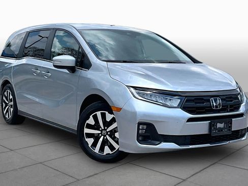 Certified 2025 Honda Odyssey EX-L image 3