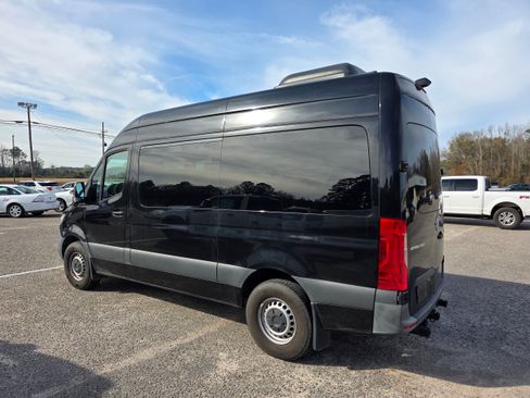 Used 2023 Mercedes-Benz Sprinter 2500 image 4