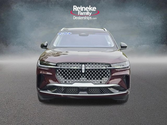 Used 2024 Lincoln Nautilus Reserve AWD/4WD image 2