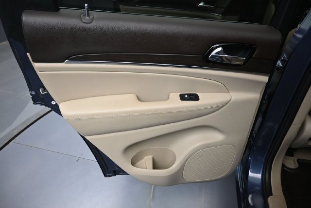 Used 2019 Jeep Grand Cherokee Overland AWD/4WD image 30