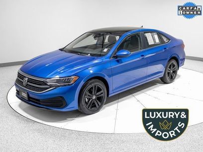 Used 2024 Volkswagen Jetta SE w/ Panoramic Sunroof Package