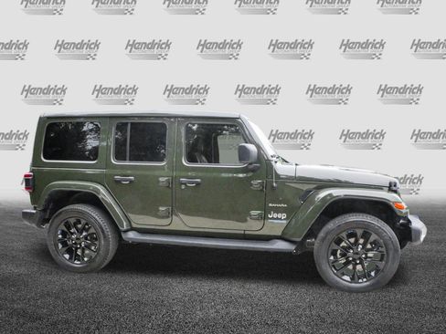 Used 2022 Jeep Wrangler Unlimited Sahara w/ Cold Weather Group AWD/4WD image 11