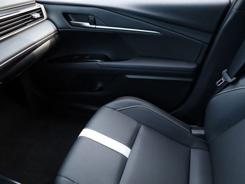 Used 2025 Toyota Camry SE image 10