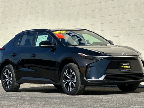 Used 2025 Toyota bZ4X AWD image 1