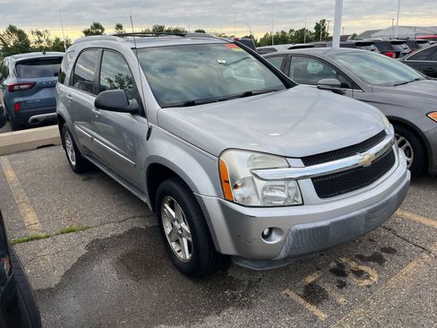 Used 2005 Chevrolet Equinox LT w/ Preferred Equipment Group AWD/4WD image 17